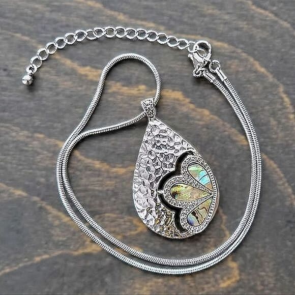 Vtg abalone inlay silver tone hammered metal pendant necklace - Picture 6 of 11